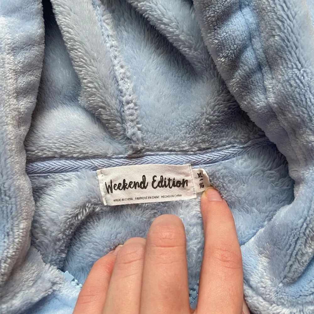 🌸 Weekend Edition 🌸 cropped fuzzy sweater - Picture 3 of 7